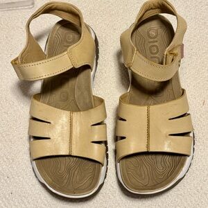 Bionica Tan Sandals